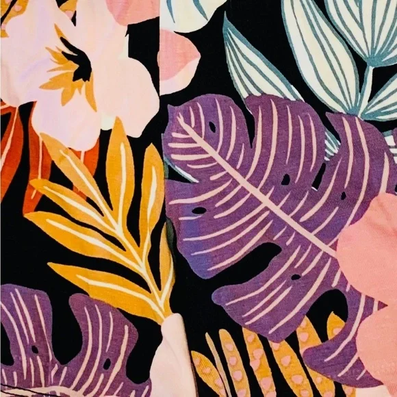 BRAND new, never worn, Bailey Lane, smocked waist knit shorts-size 8-10 - Picture 4 of 5